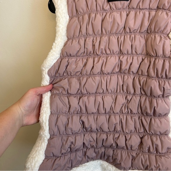 Calvin Klein Performance Pink Sherpa Faux Shearling Trim Quilted Vest Size Small - Picture 8 of 10